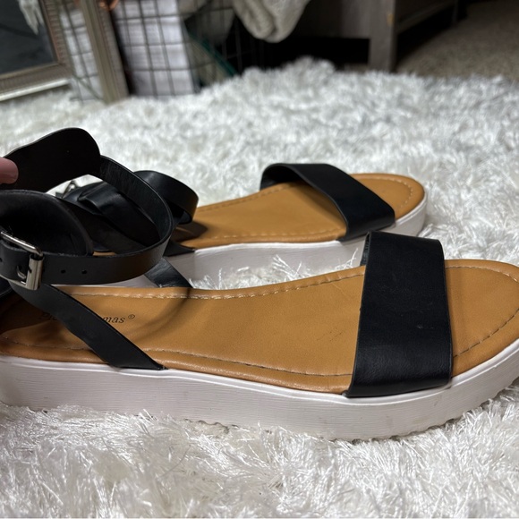 Sandals - Picture 4 of 8